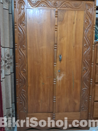 ৬ ফুট × ৩.৫ ফুট সাইজের ব্যবহৃত সেগুন কাঠের ডাবল ডোর আলমারী